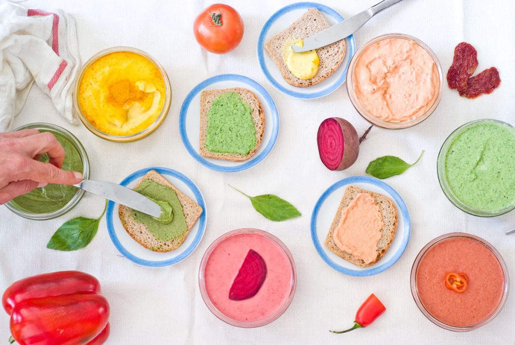 6 ממרחים טבעונים עשירים בחלבון ודלים בשומן שכל אחד יכול להכין לבד בבית