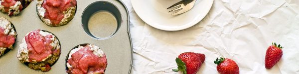 מאפינס טבעונים עם תותים מקמח מלא