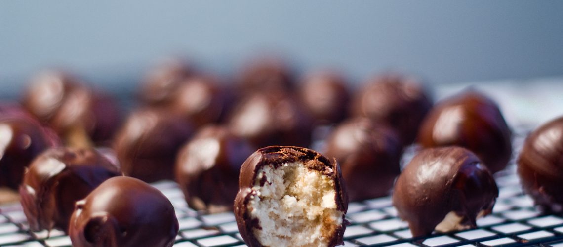 כדורי קוקוס ושוקולד