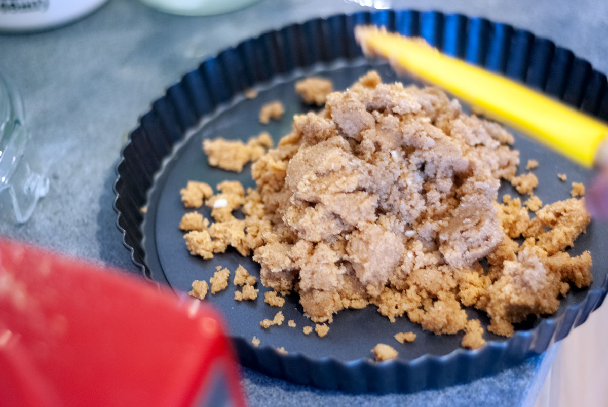 טארט קרם חמאת בוטנים וריבה טבעוני עשיר בחלבון