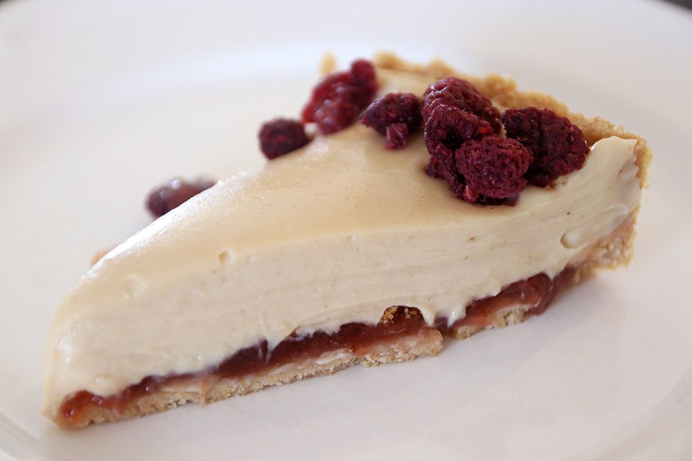 טארט קרם חמאת בוטנים וריבה טבעוני עשיר בחלבון