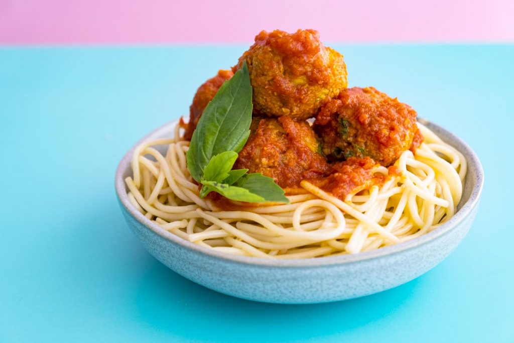 קציצות בשר מן הצומח עם קישואים